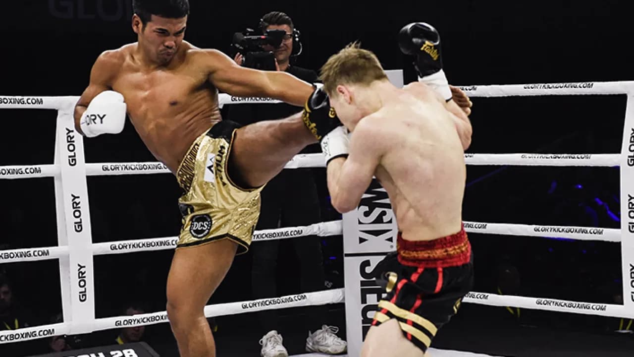 Image shows Petchpanomrung Kiatmoo9 as he successfully defends his Glory Featherweight Kickboxing title.