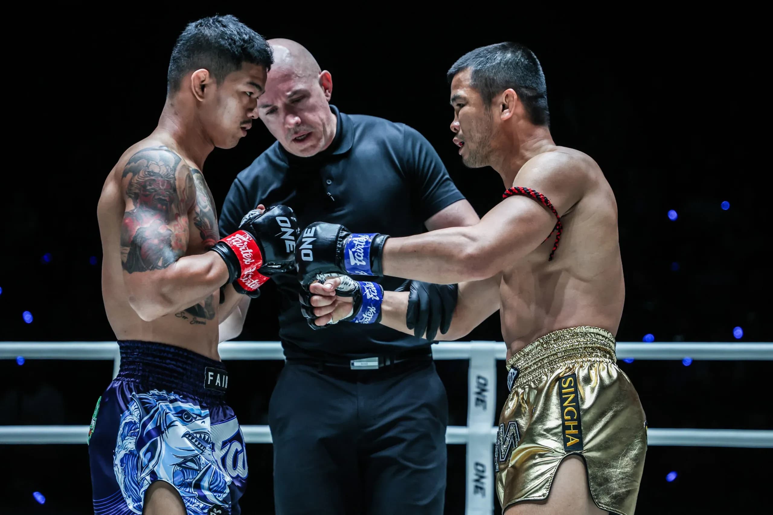 Muay Thai fighters Kongthoranee So Sommai and Nong-O Hama touch gloves