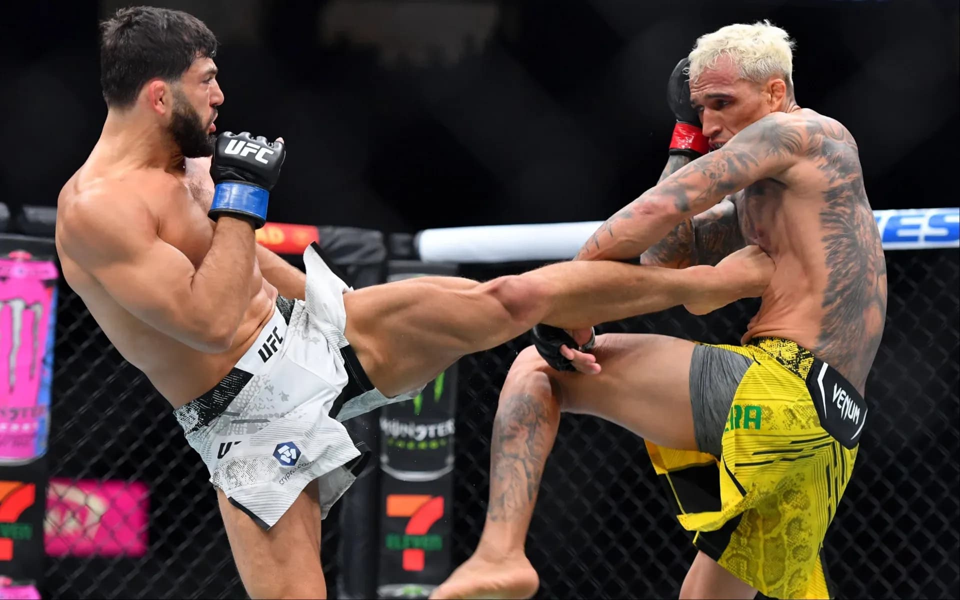 arman-tsarukyan-vs-charles-oliveira