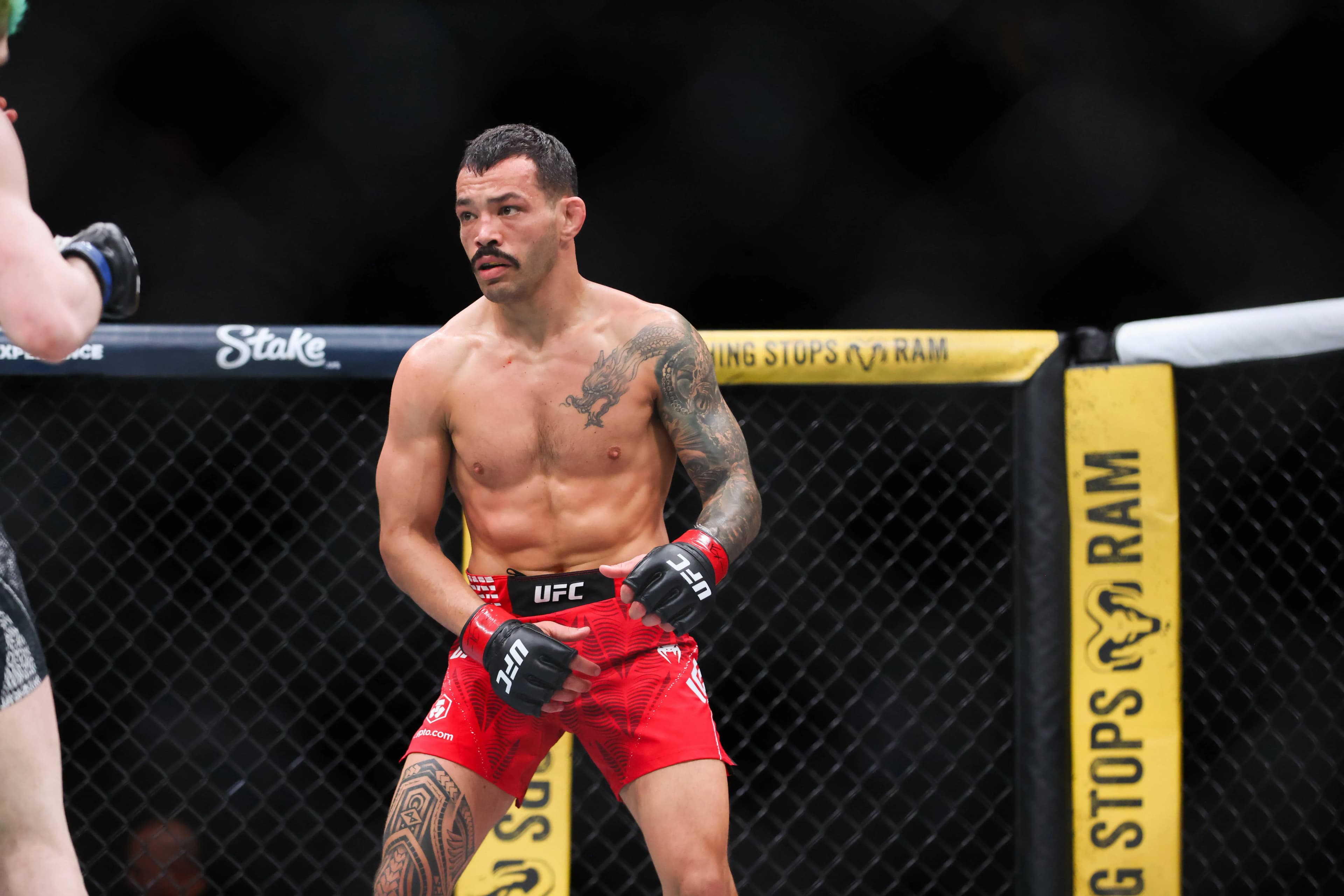 February 21, 2026, Houston, Tx, USA: HOUSTON, TEXAS †FEBRUARY 21: Dan Ige faces Melquizael Costa during a featherweight bout at UFC Fight Night: Strickland vs. Hernandez at Toyota Center on February 21 in Houston, Texas. Houston USA - ZUMAr187 20260221_zsp_r187_129 Copyright: xJustinxRenfroex